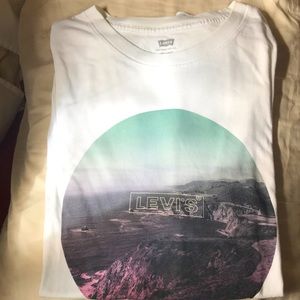 Levi’s Graphic Tee